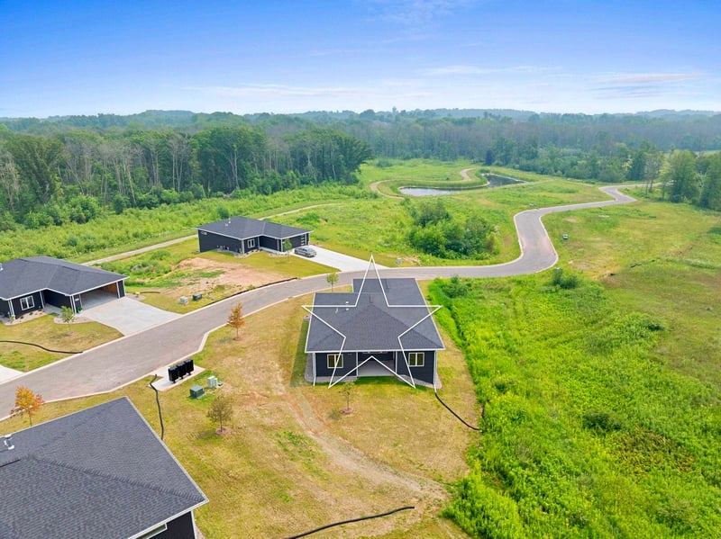 4001 Antwerp Ave, Howard, WI 54313-7518
