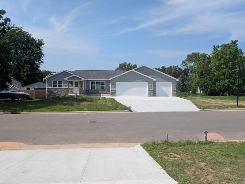 1931 Southland Ln, New London, WI 54961