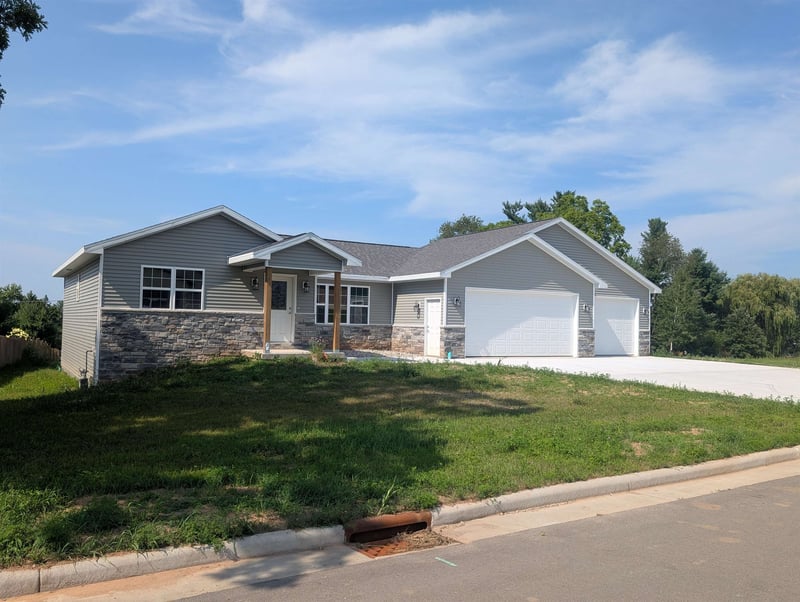 1931 Southland Ln, New London, WI 54961