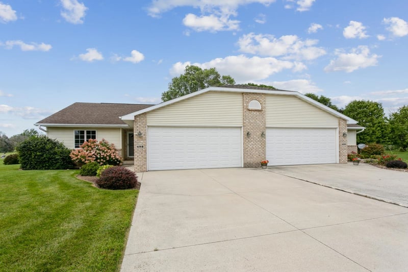 498 Ridgeway Ct, Brillion, WI 54110