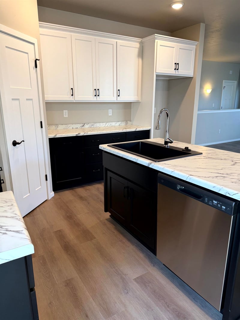 N9330 Gemstone Ct, Appleton, WI 54915