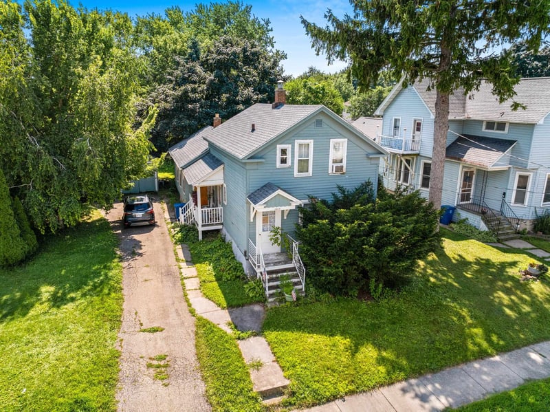 1013 Waugoo Ave, Oshkosh, WI 54901-5462