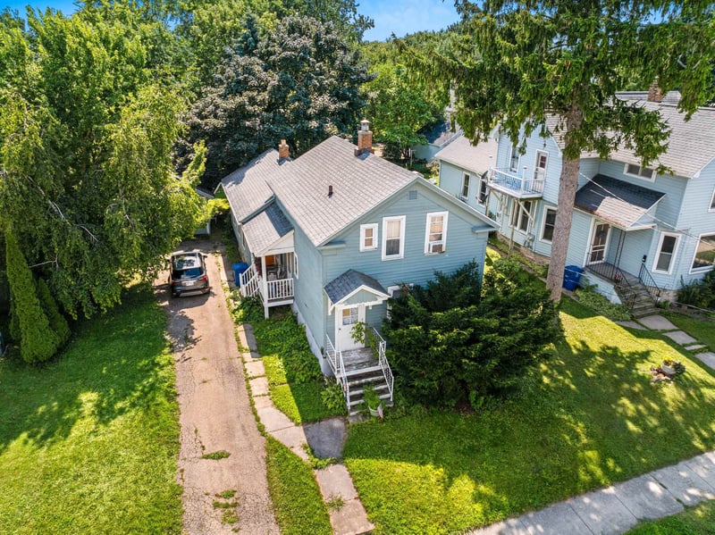 1013 Waugoo Ave, Oshkosh, WI 54901-5462