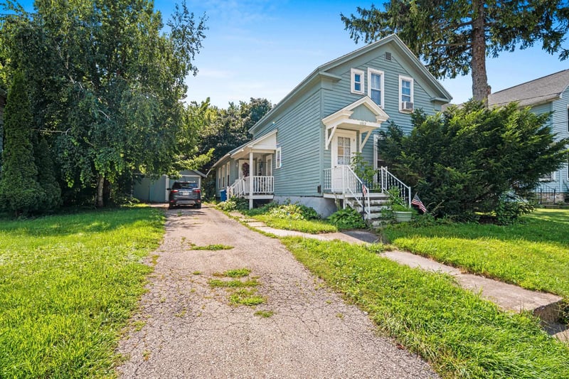 1013 Waugoo Ave, Oshkosh, WI 54901-5462