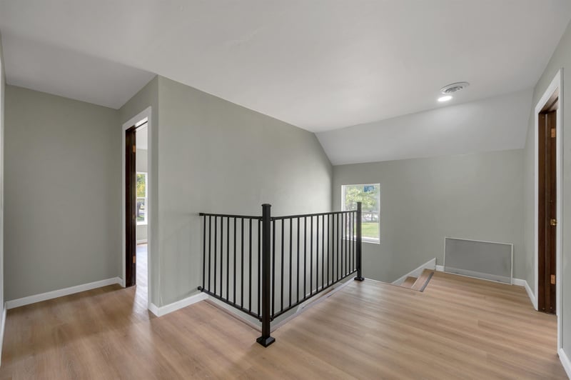 1301 Garland St, Allouez, WI 54301