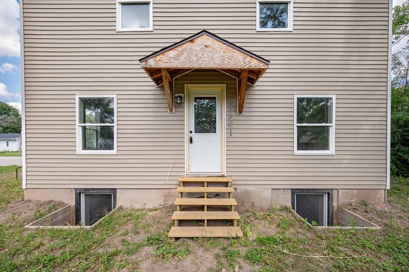 1301 Garland St, Allouez, WI 54301