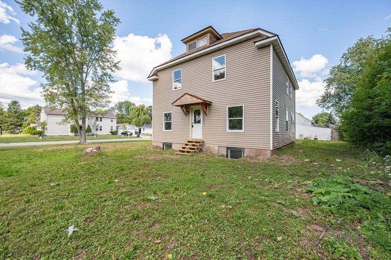 1301 Garland St, Allouez, WI 54301