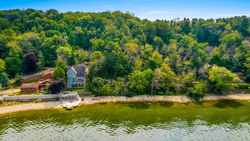 5361 Edgewater Beach Rd, Green Bay, WI 54311