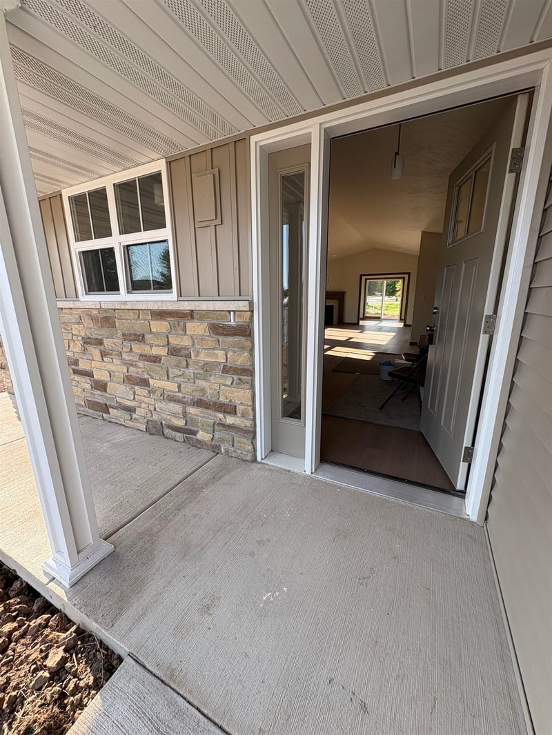 3876 Meunier Ln, Green Bay, WI 54311