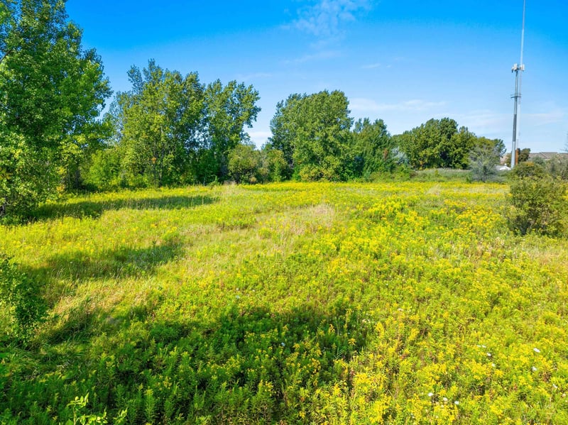 Lowell Dr, Green Bay, WI 54311