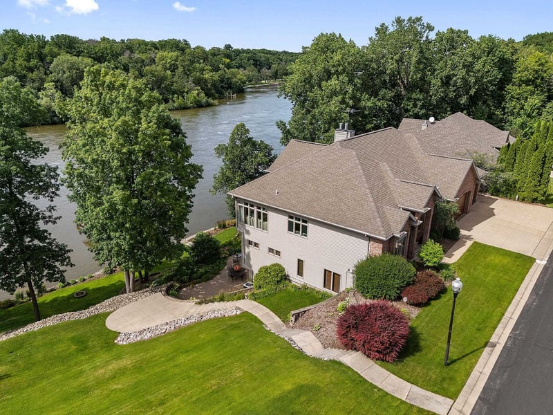 94 Hidden Acres Ct, Appleton, WI 54915