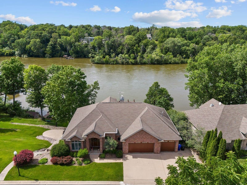 94 Hidden Acres Ct, Appleton, WI 54915