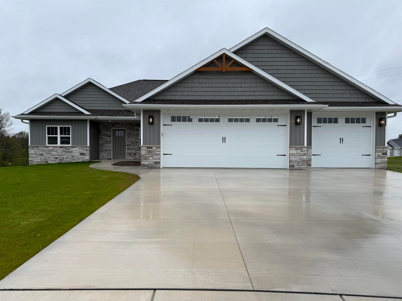 3811 Cooper Ct, Green Bay, WI 54313-2406
