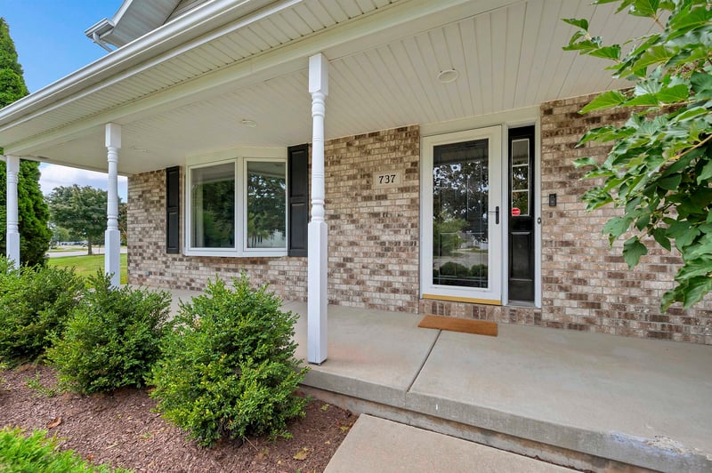 737 Desplaine Rd, De Pere, WI 54115