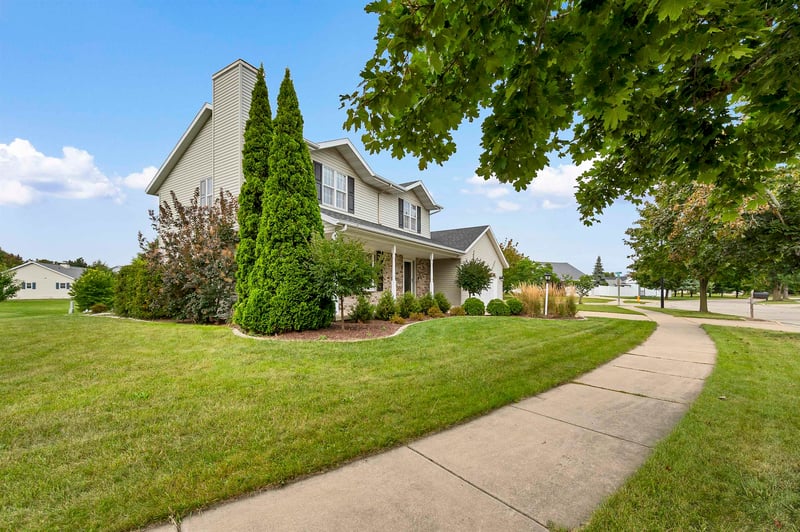 737 Desplaine Rd, De Pere, WI 54115