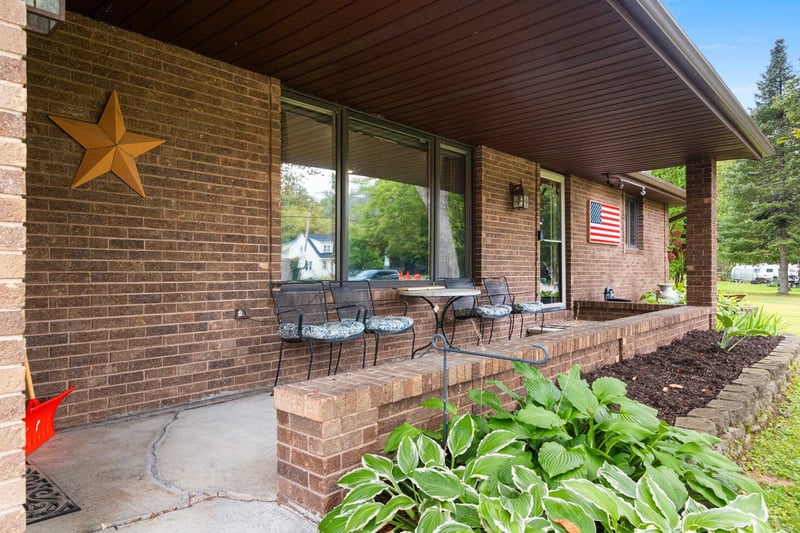 2439 West Point Rd, Green Bay, WI 54304