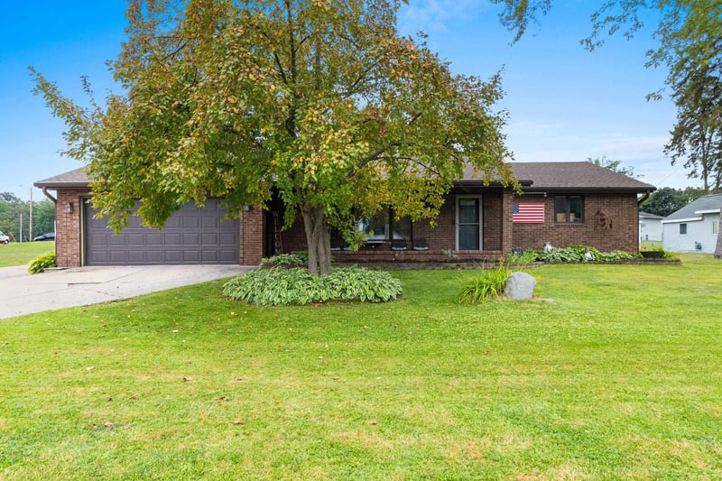 2439 West Point Rd, Green Bay, WI 54304