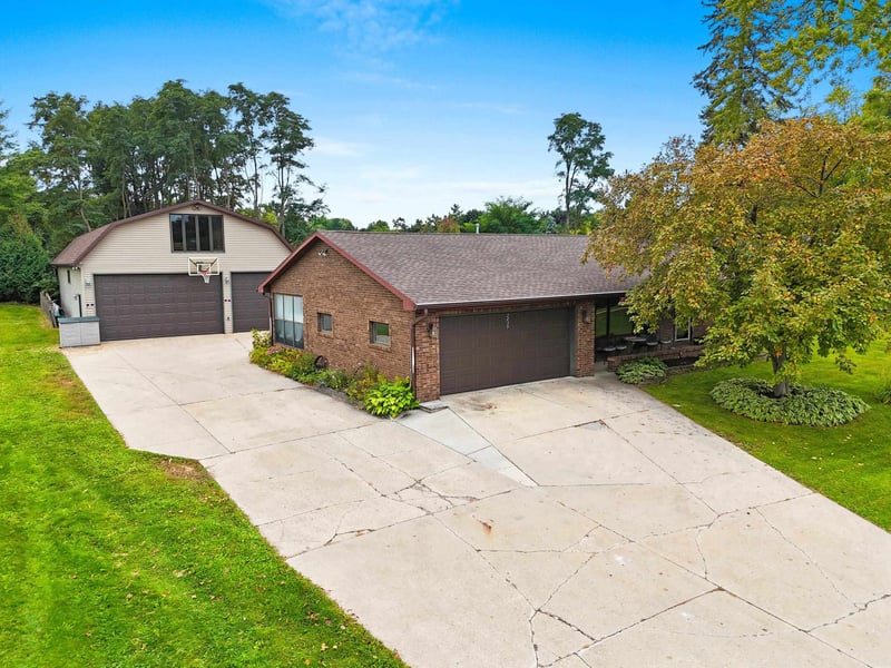 2439 West Point Rd, Green Bay, WI 54304