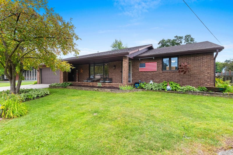 2439 West Point Rd, Green Bay, WI 54304