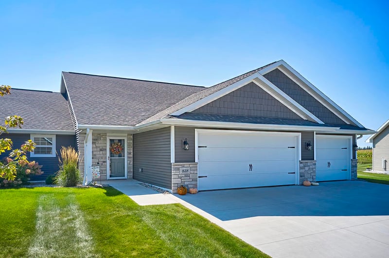 838 Sharon Ln, Pulaski, WI 54162