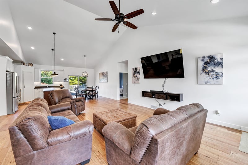 318 Webster Ave, De Pere, WI 54115-3438