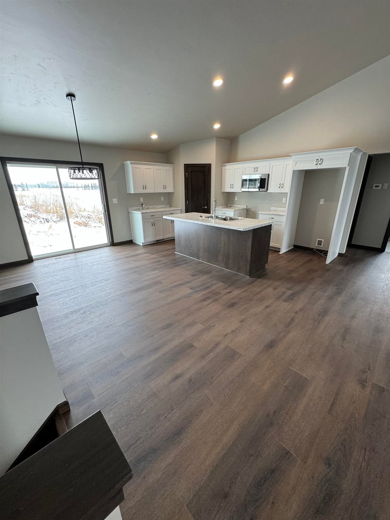 1235 Putnam Dr, Pulaski, WI 54162