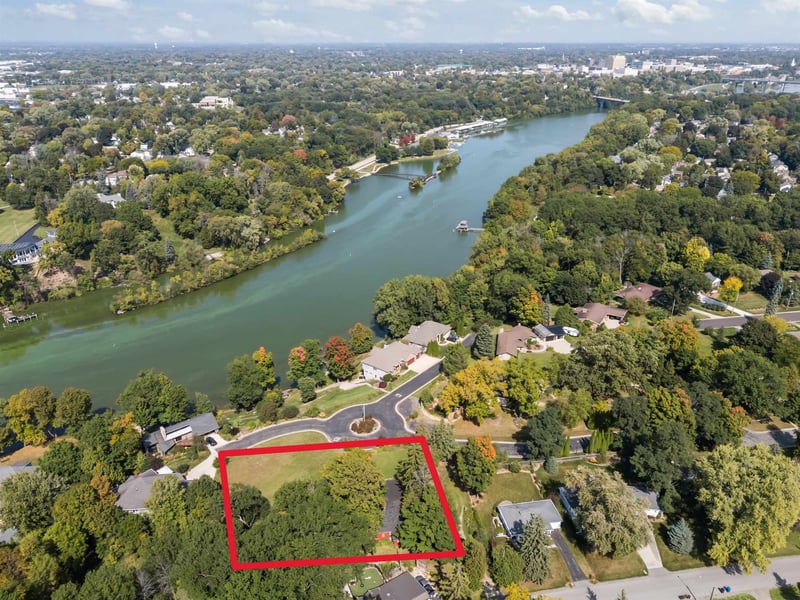 10 Embrey Ct, Appleton, WI 54915