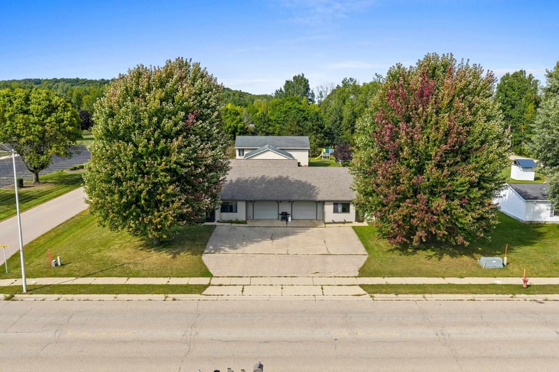 1150 Schabow St, Gresham, WI 54128