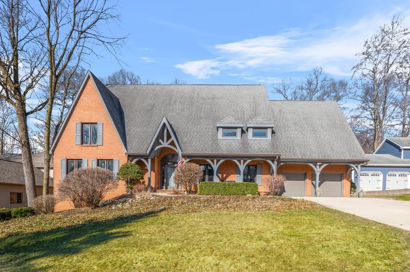 2060 Wintergreen Ct, Green Bay, WI 54304