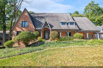 2060 Wintergreen Ct, Green Bay, WI 54304