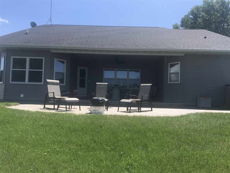 1107 Twin Harbor Dr, Winneconne, WI 54986