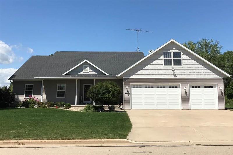 1107 Twin Harbor Dr, Winneconne, WI 54986