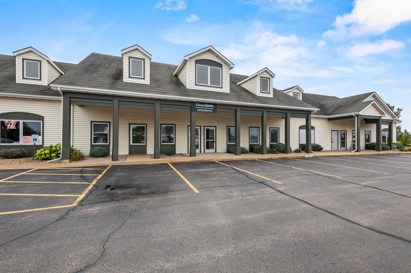 W7003 Parkview Dr #9, Greenville, WI 54942