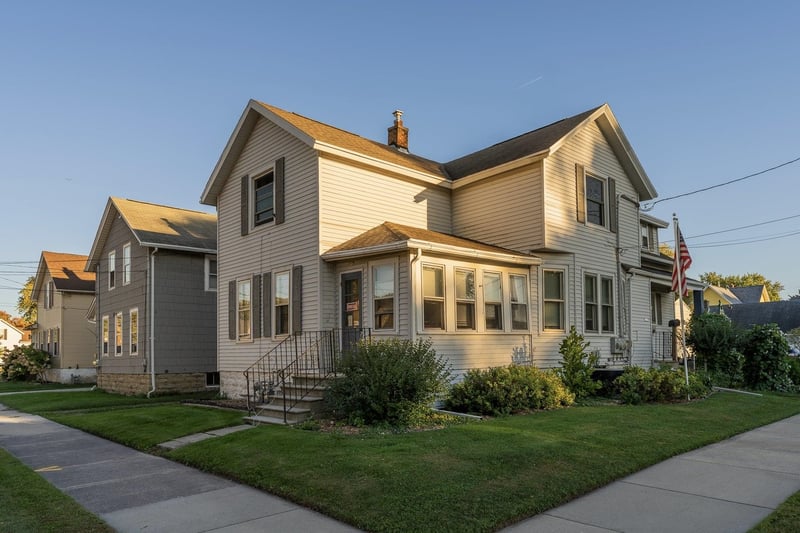 457 12th Ave, Oshkosh, WI 54902