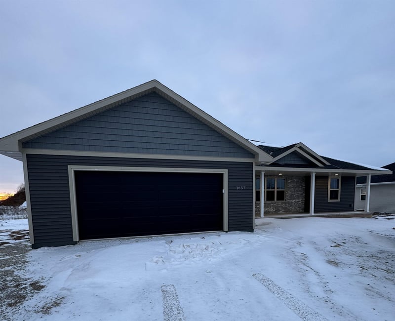 1657 Frontier Rd, Luxemburg, WI 54217