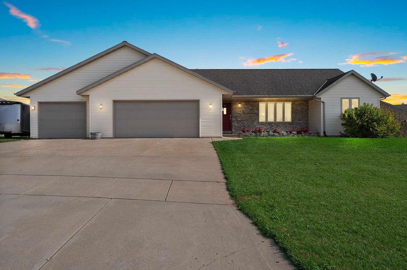 708 Lowell Rd, Luxemburg, WI 54217