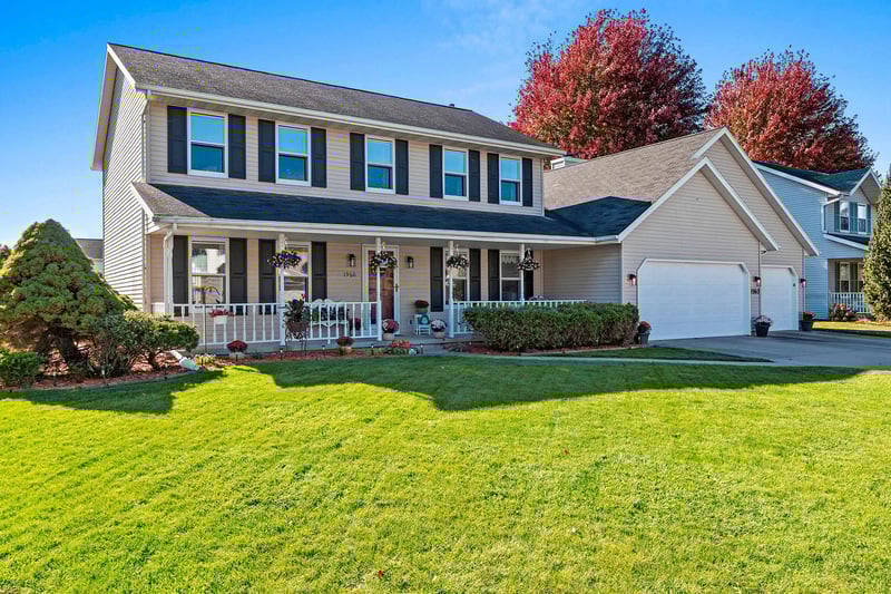 1960 Charles St, De Pere, WI 54115