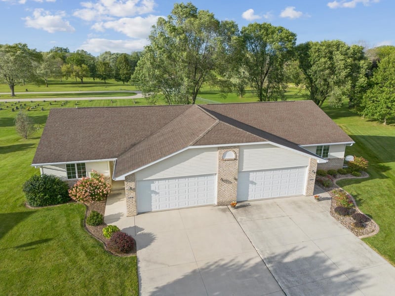 498 Ridgeway Ct, Brillion, WI 54110