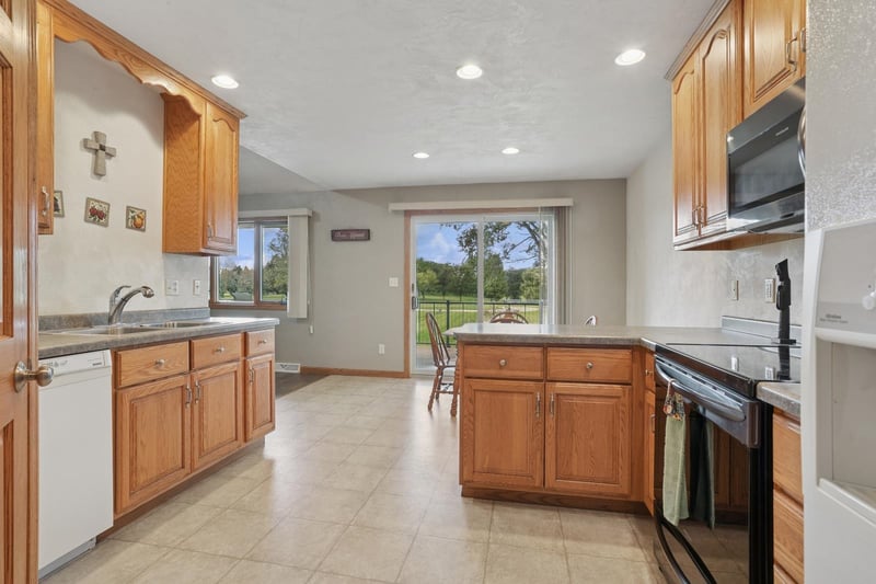 498 Ridgeway Ct, Brillion, WI 54110