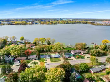 2584 Riverside Dr, Green Bay, WI 54301