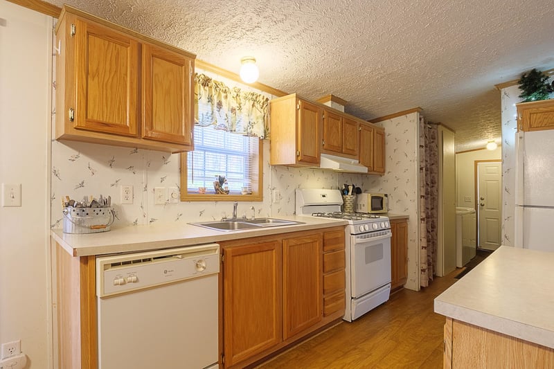 16975 Rolling Hills Ln, Lakewood, WI 54138
