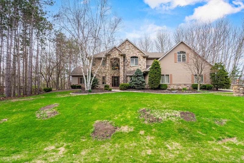 3062 Hawk Ridge Trl, Suamico, WI 54313-8378
