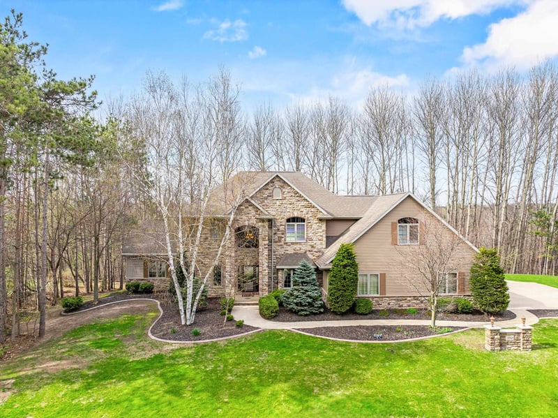 3062 Hawk Ridge Trl, Suamico, WI 54313-8378