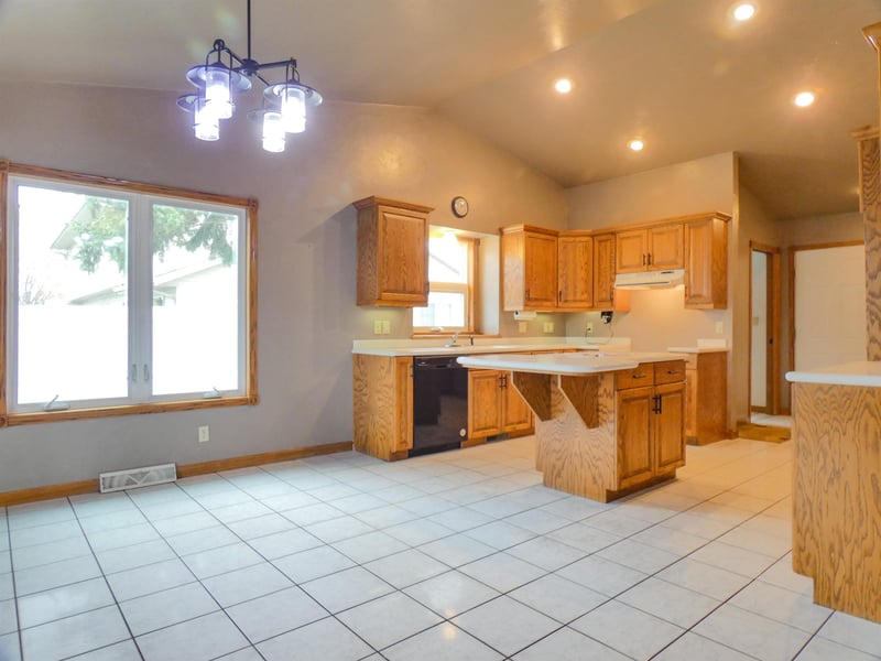 702 Carol Ln, Pulaski, WI 54162-9433