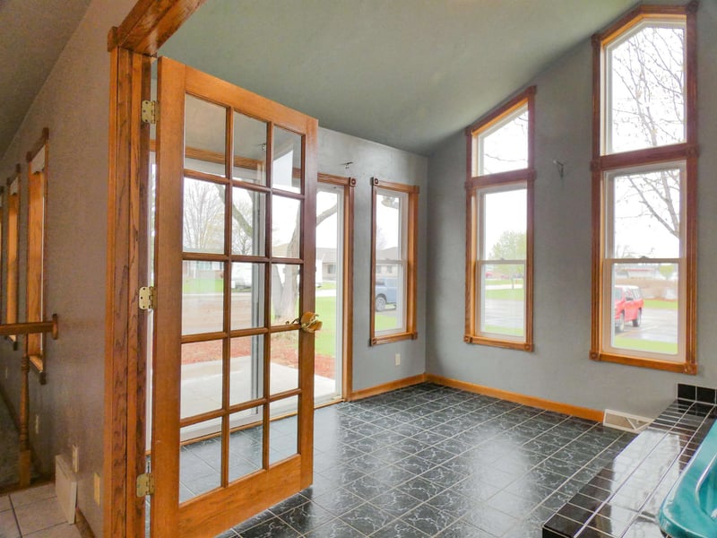 702 Carol Ln, Pulaski, WI 54162-9433