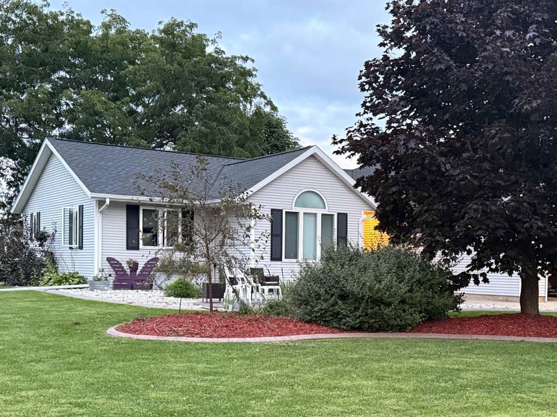 702 Carol Ln, Pulaski, WI 54162-9433