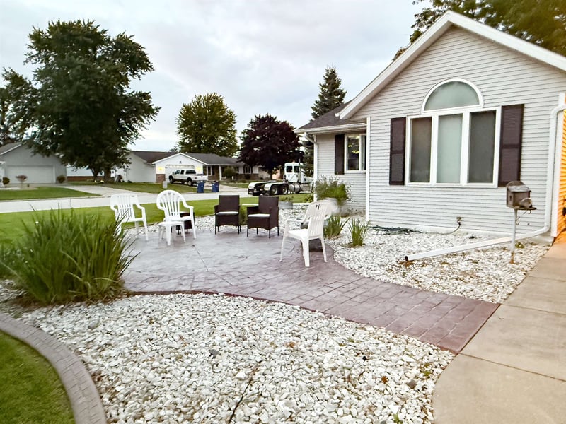 702 Carol Ln, Pulaski, WI 54162-9433