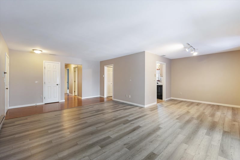 2376 Wisconsin St, Oshkosh, WI 54901-7811