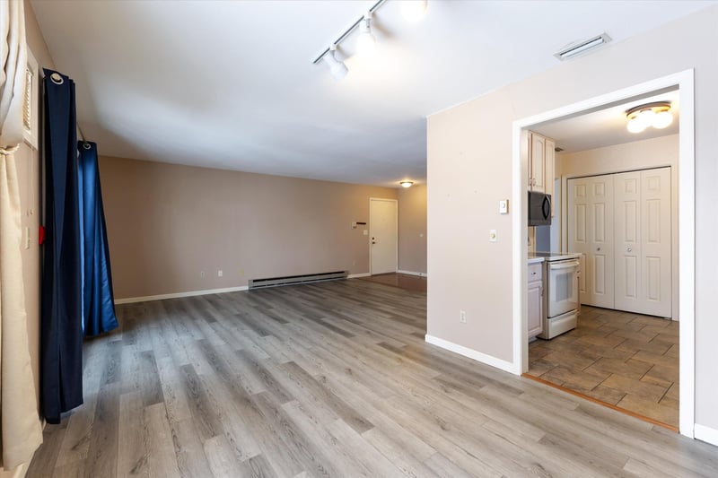 2376 Wisconsin St, Oshkosh, WI 54901-7811