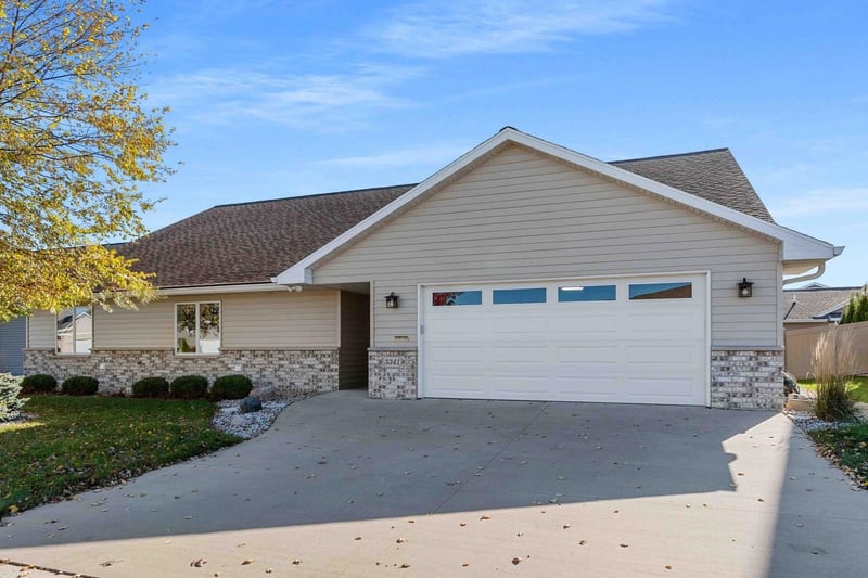 3341 Mockingbird Way, Oshkosh, WI 54904-7339